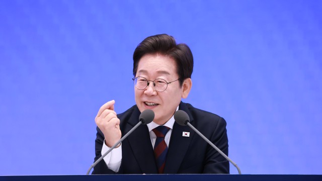 “일본에 좀 빨리 가려 했는데”…이 대통령이 밝힌 대일 정책 접근법