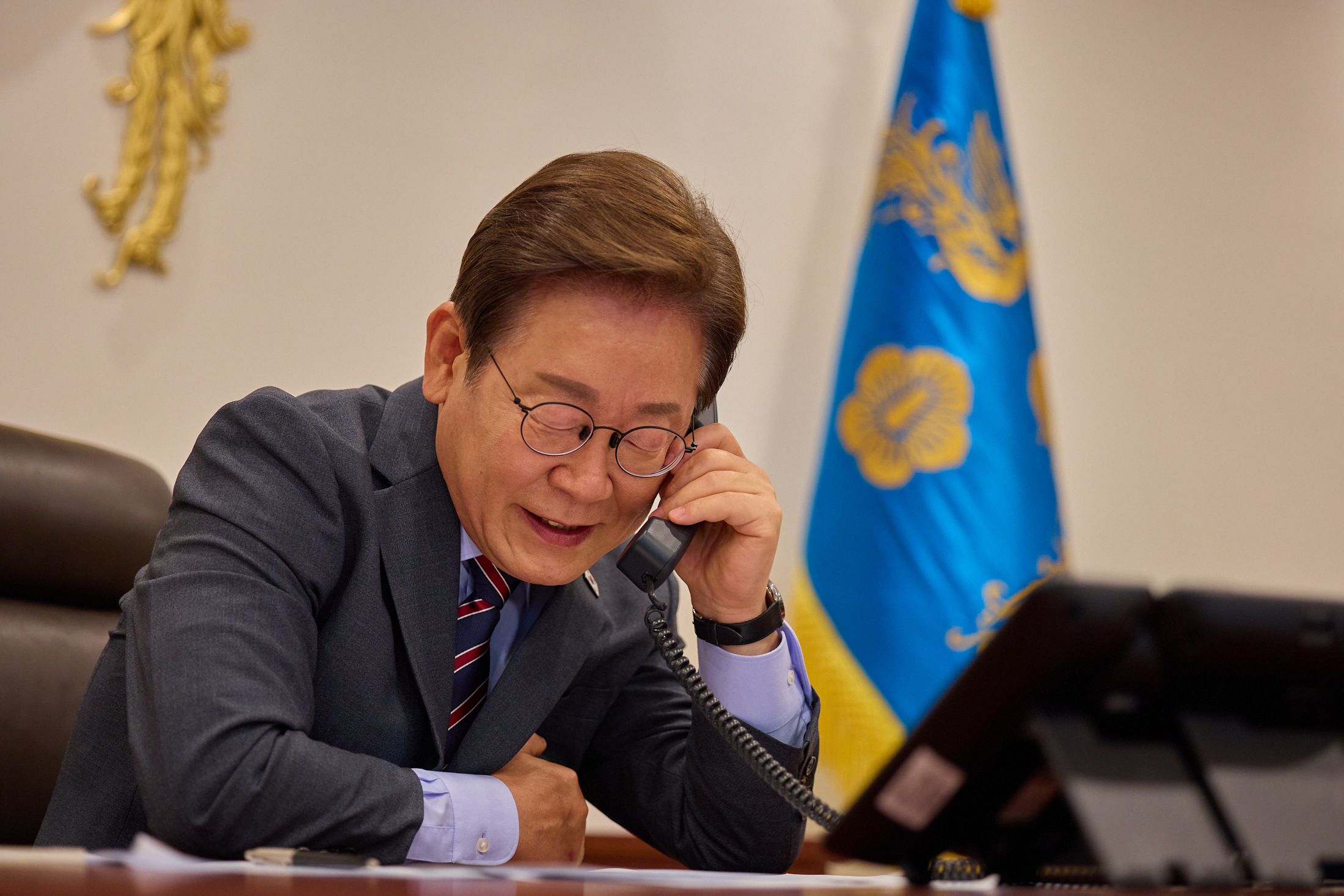 취임 후 베트남 주석과 통화하는 이재명 대통령(6월 12일)