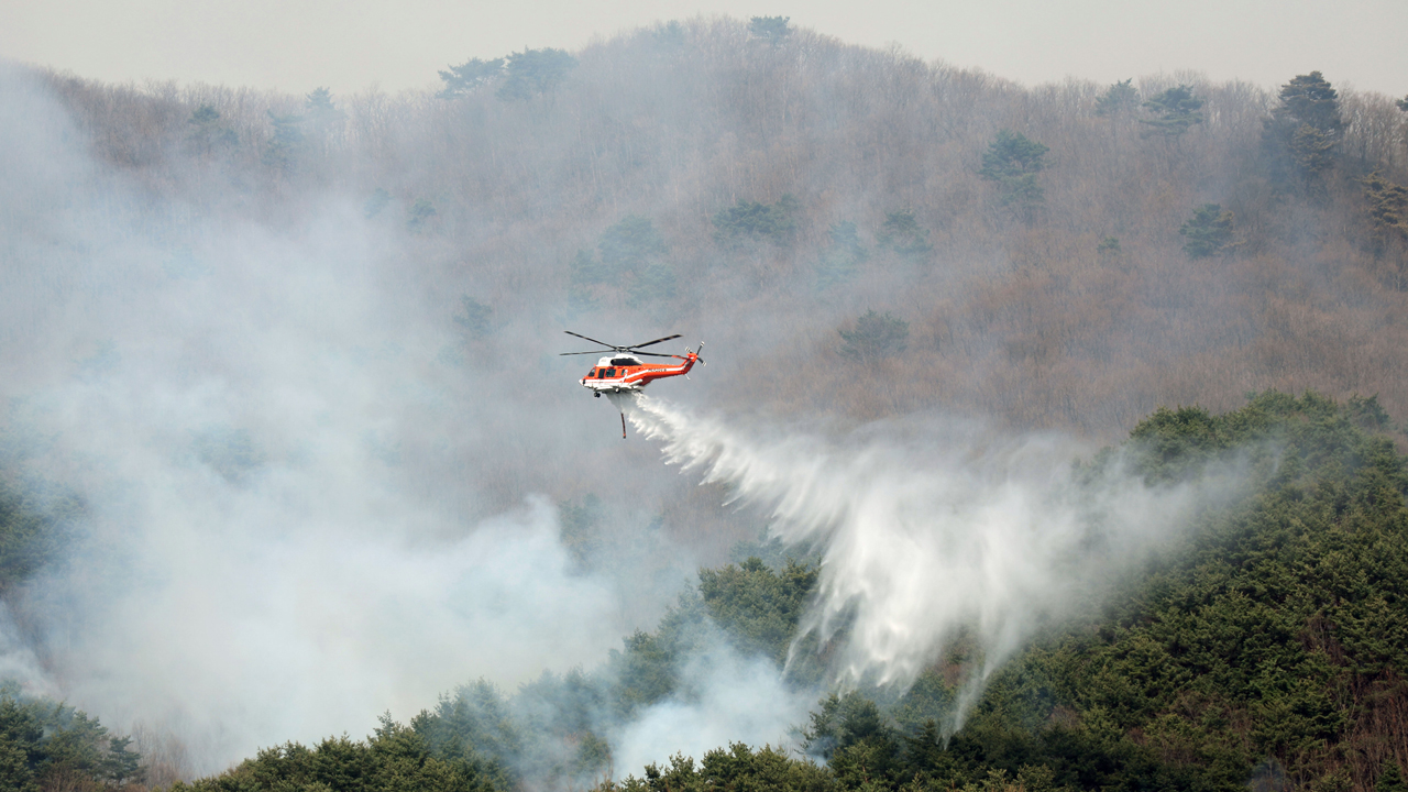 경남 산청 산불 나흘째 확산…진화율 85%