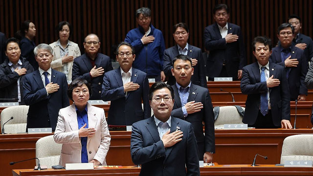 민주당 “대법원장 탄핵여부 결정 보류…<br>고법에 공판기일변경 요구”