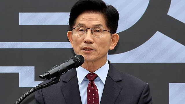[속보] 김문수 “임기 단축·4년 중임 개헌…<br>대통령 불소추 특권 폐지”