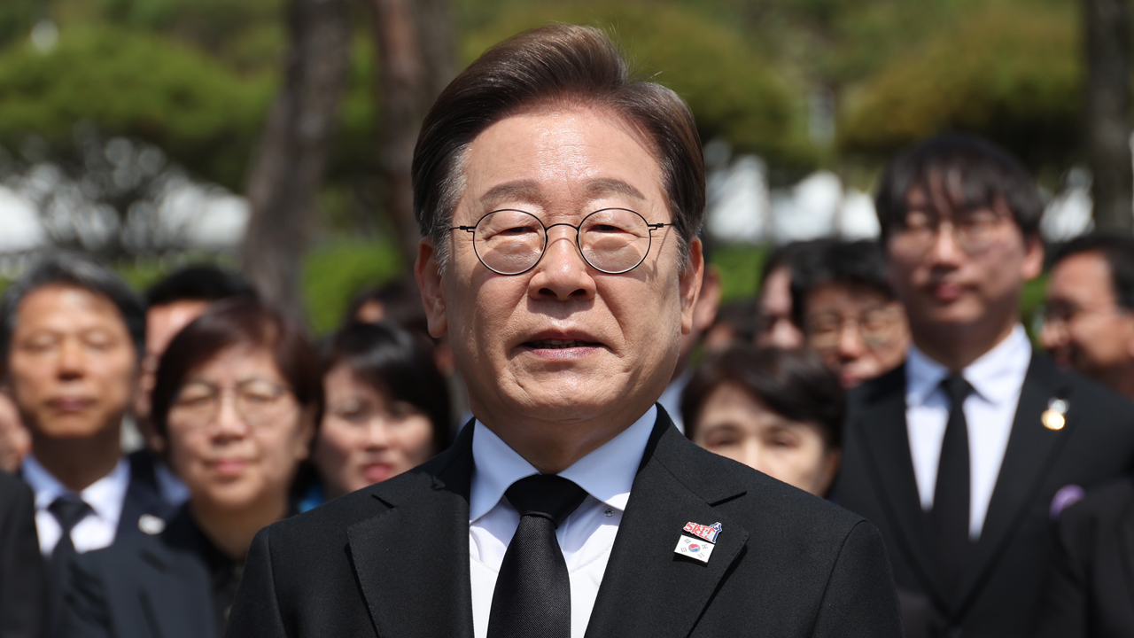 이재명, ‘대통령 4년 연임제’ <br>개헌…“책임 강화, 권한 분산”
