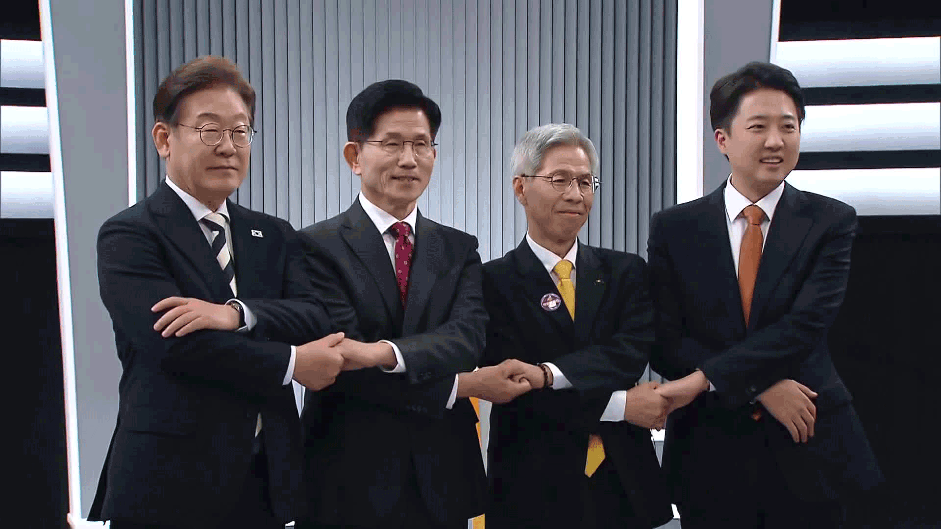 이재명 “헌정질서 회복” 김문수 “사기꾼 없어야”…두 번째 TV토론