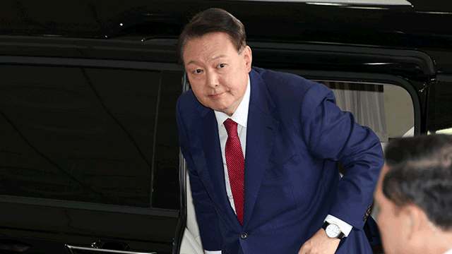 [속보] 내란 특검 “윤 전 대통령 조사 오후 6시34분 종료…조서 열람 중”