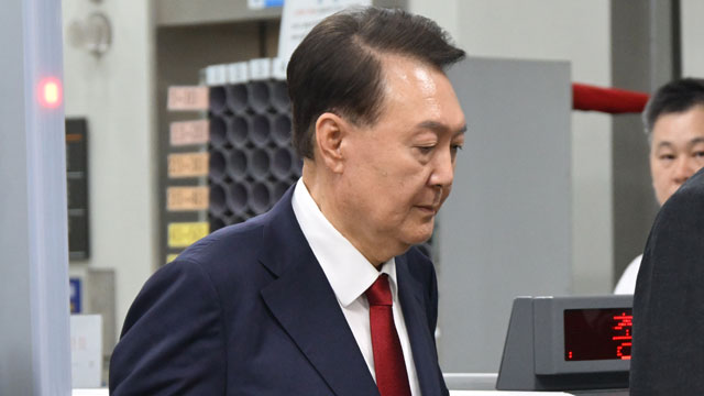 내란 특검팀, 윤 전 대통령에 <br>14일 오후 2시 재차 출석 요구