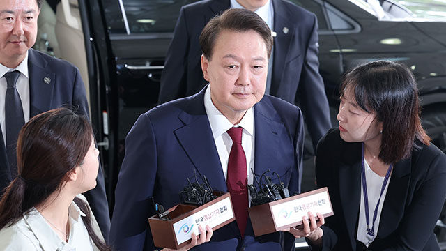 내란 특검팀, 윤 전 대통령에 <br>14일 오후 2시 재차 출석 요구
