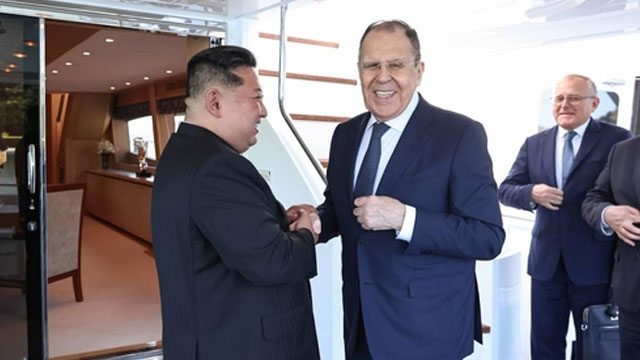 러 외무장관, 김정은 예방…“푸틴의 ‘만남 희망’ 메시지 전달”