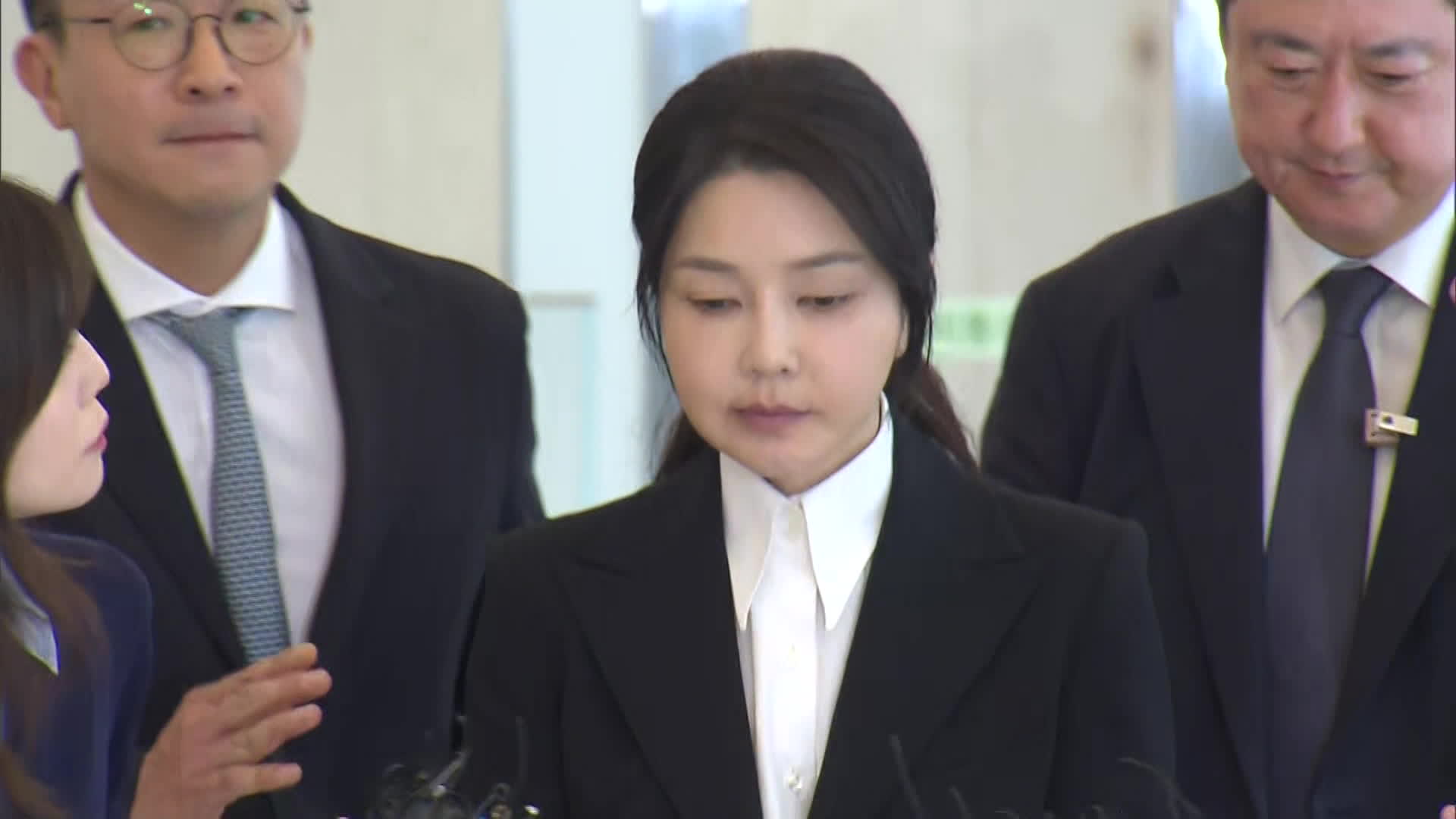 김건희 오늘 다시 출석…<br>건진법사·집사 한자리에