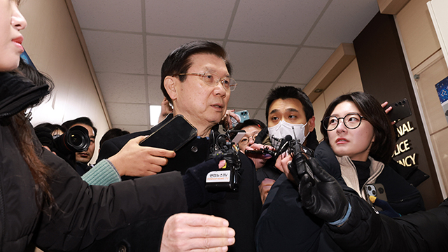 박종준 전 경호처장 13시간 <br>경찰 조사 후 귀가 “사전구속영장 가능성 열어둬”