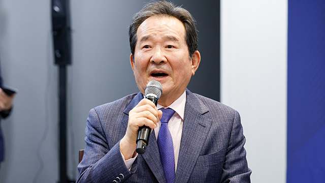 정세균 “이재명, 국민들 압도적 지지해줄 것으로 확신”