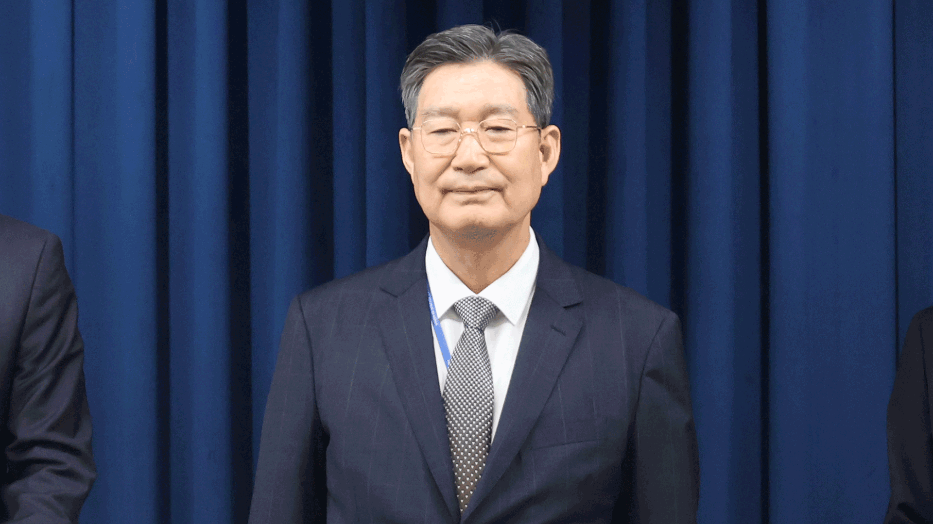 오광수 민정수석 사퇴…<br>새 정부 첫 고위직 낙마
