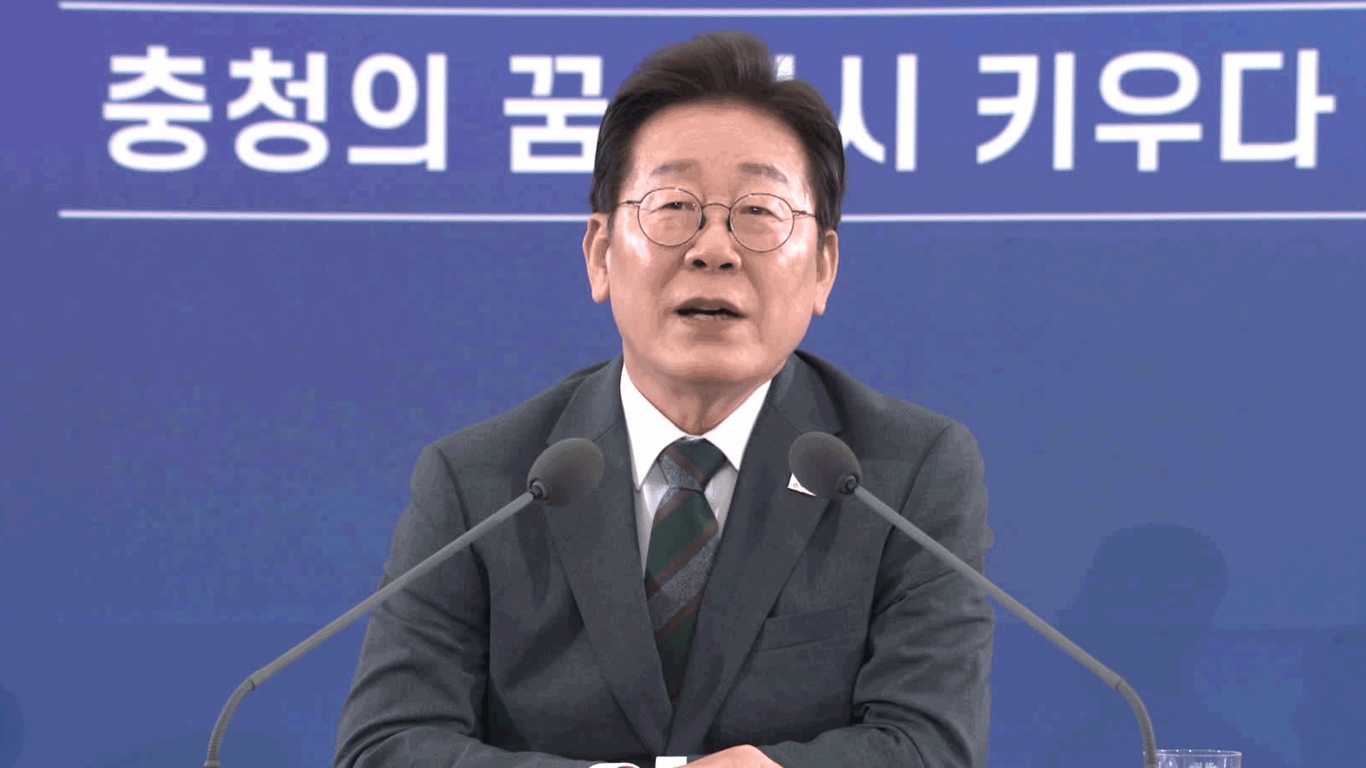 ‘균형 발전’·‘채무 탕감’ 문제 꺼낸 이 대통령…“토론해 보자”