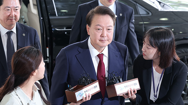 [속보] 내란특검 “윤 변호인 수사방해 의혹, <br>파견경찰이 자료수집 중”