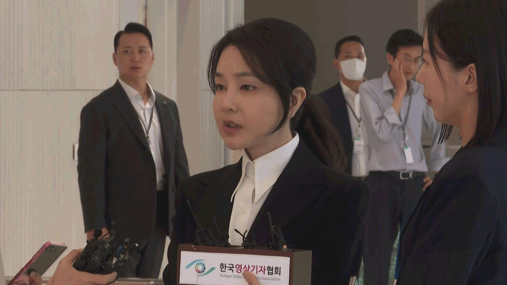 김건희 특검 출석…“아무것도 아닌 사람이 심려끼쳐”