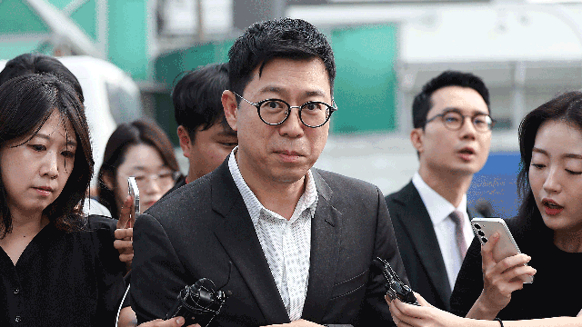 ‘집사게이트’ 투자중개사 대표 김건희 특검 출석…‘집사’ 김예성 오후 조사