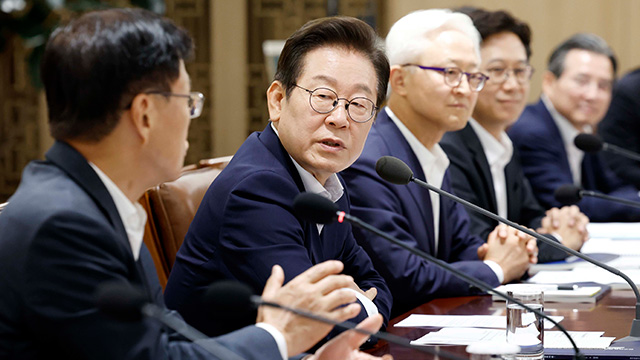 이 대통령 “AI 등 첨단기술 산업 육성에 사활…R&D 35.3조 원 투자”